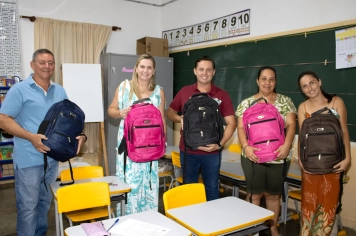Foto - Entrega Kit Escolar Santa Terezinha