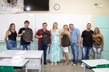 Foto - Entrega Kit Escolar Santa Terezinha