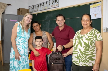 Foto - Entrega Kit Escolar Santa Terezinha