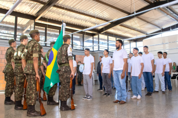 Foto - Solenidade de Compromisso à Bandeira dos Dispensados do Serviço Militar