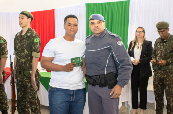 Foto - Solenidade de Compromisso à Bandeira dos Dispensados do Serviço Militar