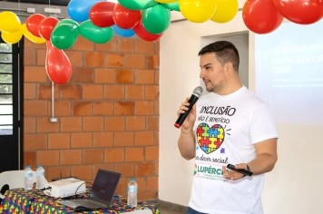 Foto - Palestra Abril Azul