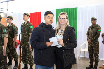 Foto - Solenidade de Compromisso à Bandeira dos Dispensados do Serviço Militar