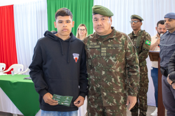 Foto - Solenidade de Compromisso à Bandeira dos Dispensados do Serviço Militar